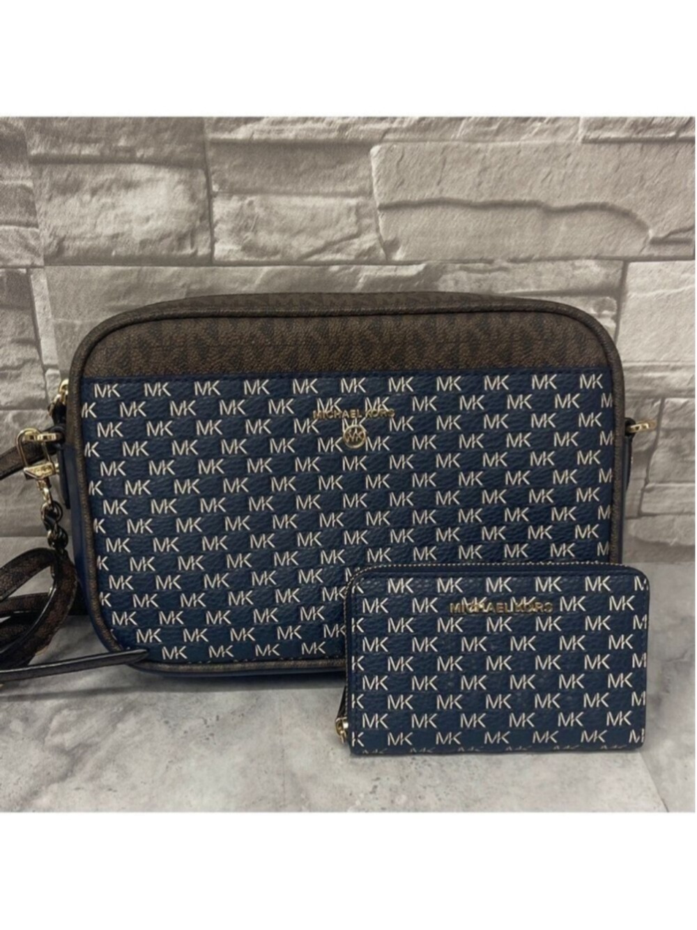 Michael Kors Charm Camera Crossbody & Matching Wallet Set Navy/Brown Logo - Picture 14 of 14